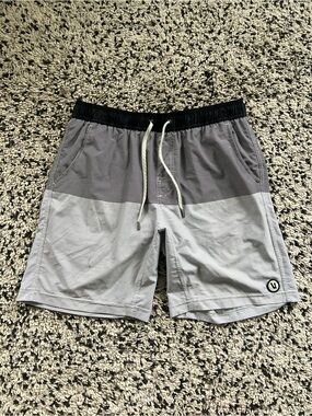 Vuori Kore Shorts Grey Black Stripe Camo Waistband Lined Men’s Size Large